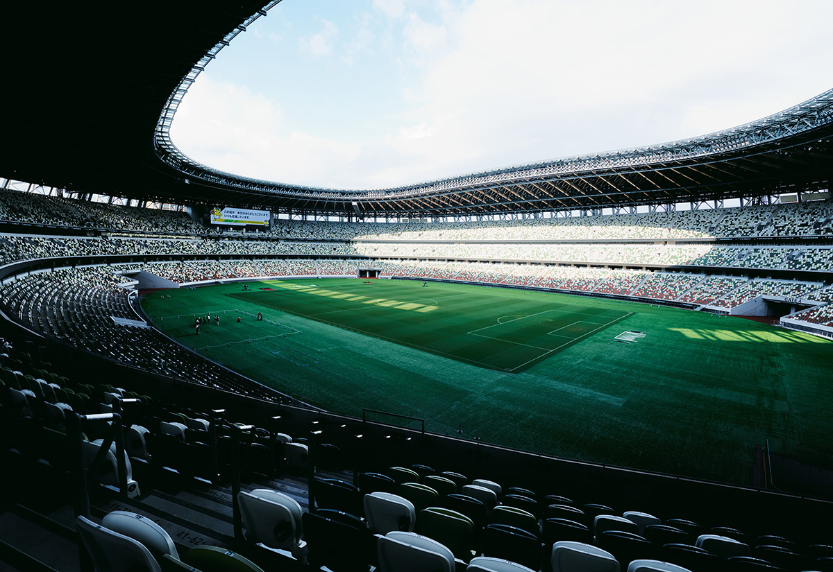 MUFGスタジアム（国立競技場）の広いフィールドとスタンド